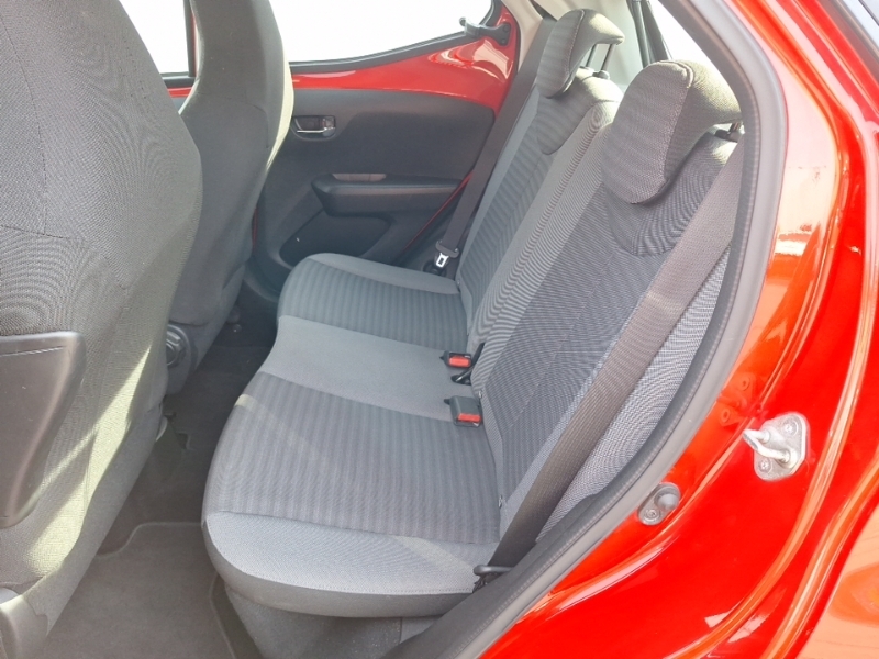 Toyota Aygo 1.0 Vvt-i X-play Red #6