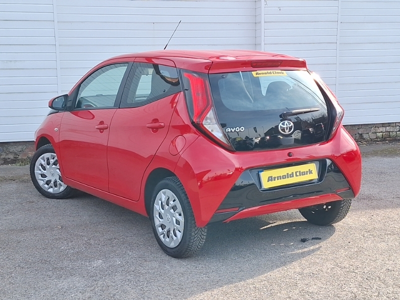 Toyota Aygo 1.0 Vvt-i X-play Red #2