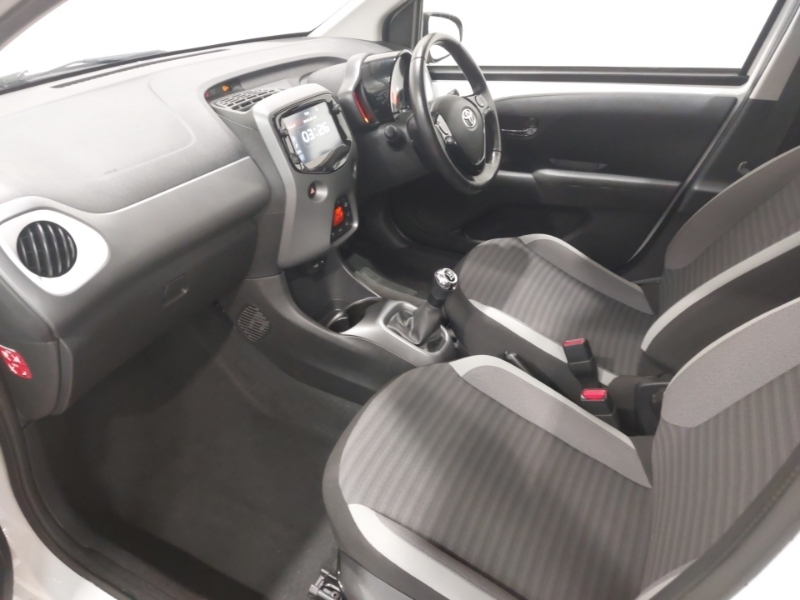 Toyota Aygo 1.0 Vvt-i X-trend White #5