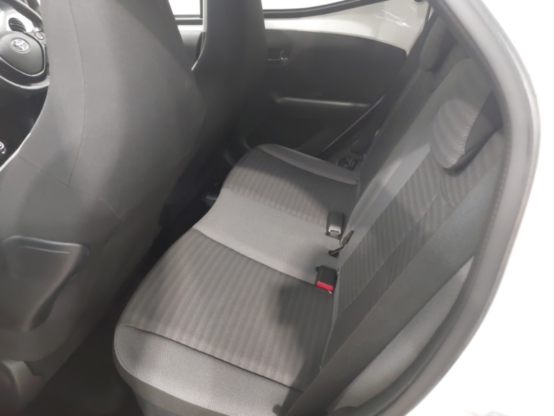 Toyota Aygo 1.0 Vvt-i X-trend White #6