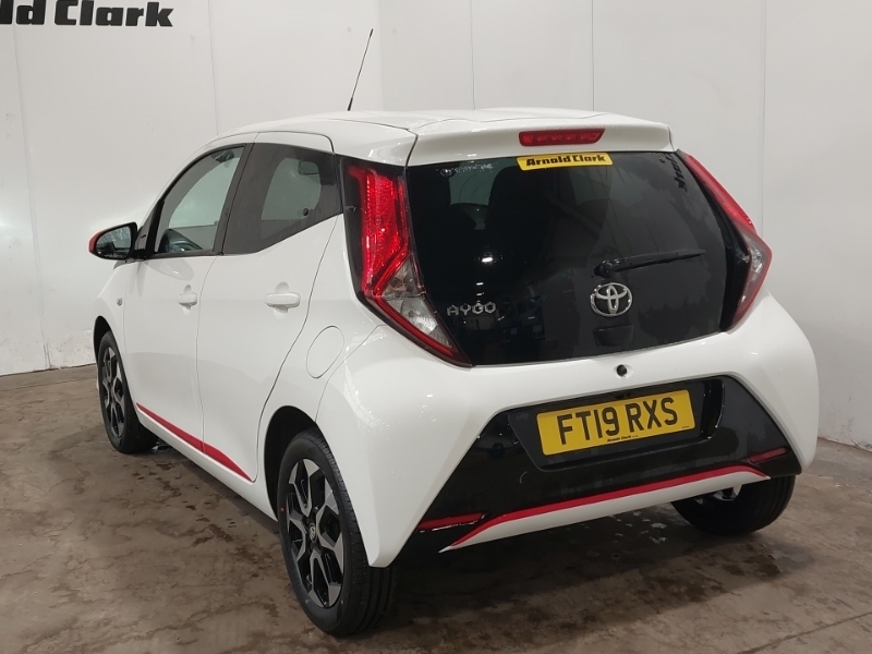 Toyota Aygo 1.0 Vvt-i X-trend White #2