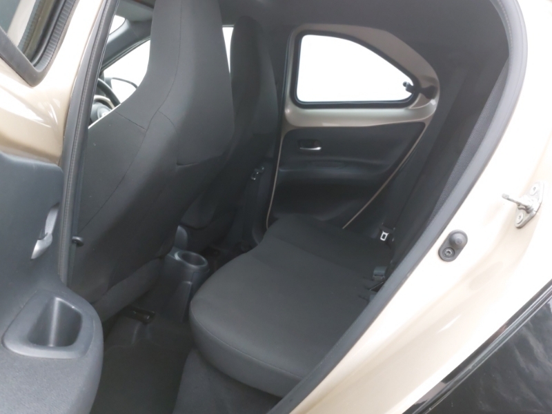 Toyota Aygo X 1.0 Vvt-i Edge Beige #6