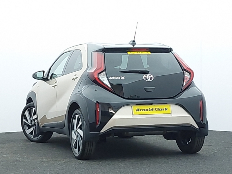 Toyota Aygo X 1.0 Vvt-i Edge Beige #2