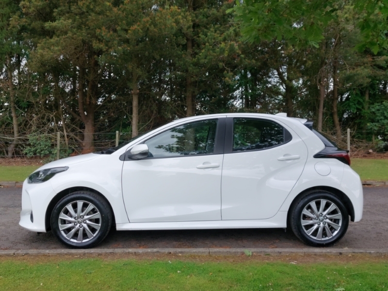 Toyota Yaris 1.5 Hybrid Icon Cvt DE73NUU White #4