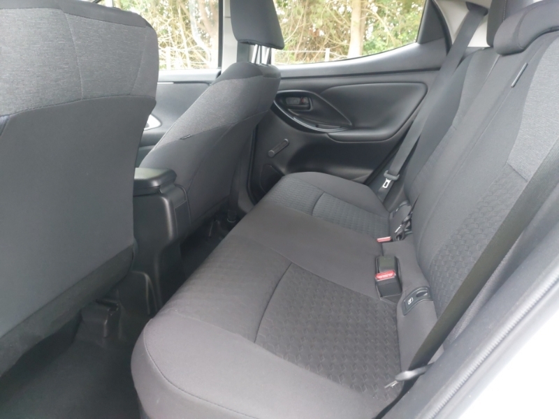 Toyota Yaris 1.5 Hybrid Icon Cvt DE73NUU White #6