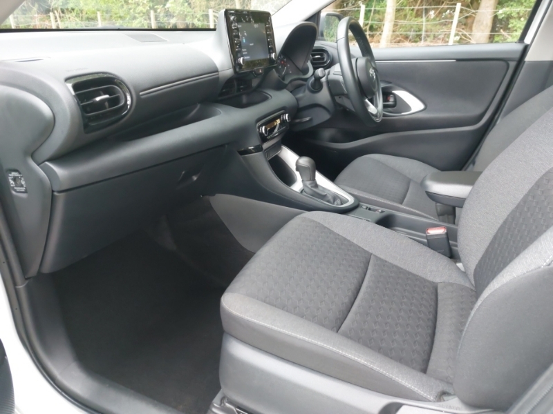 Toyota Yaris 1.5 Hybrid Icon Cvt DE73NUU White #5