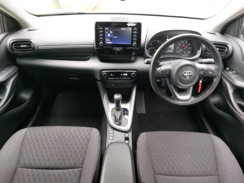 Toyota Yaris 1.5 Hybrid Icon Cvt DE73NUU White #3