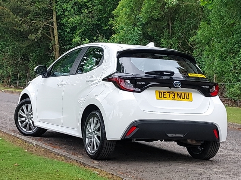 Toyota Yaris 1.5 Hybrid Icon Cvt DE73NUU White #2