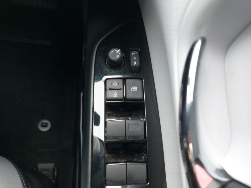 Toyota Prius 1.8 Phev Excel Cvt White #16