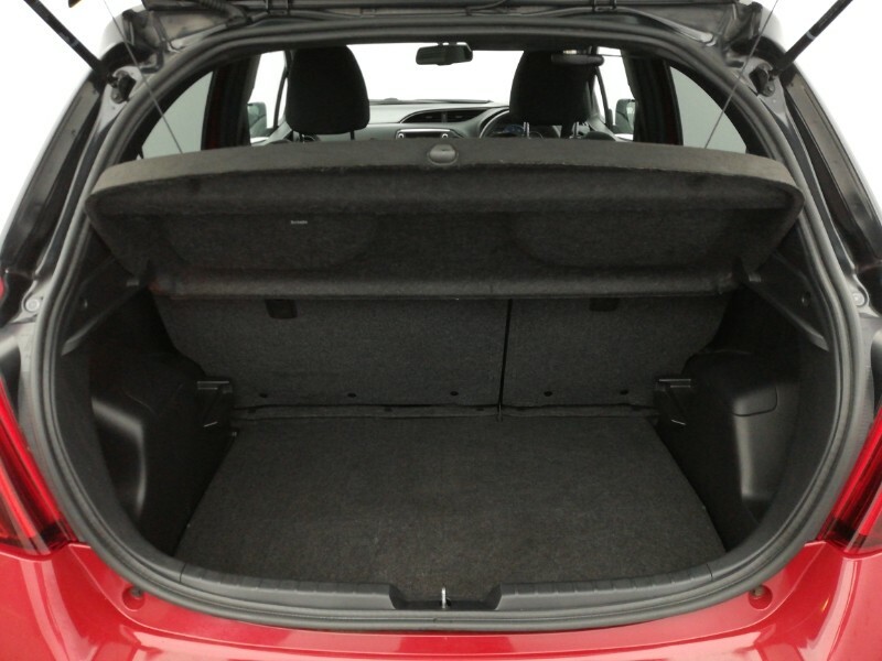Toyota Yaris Excel White #8