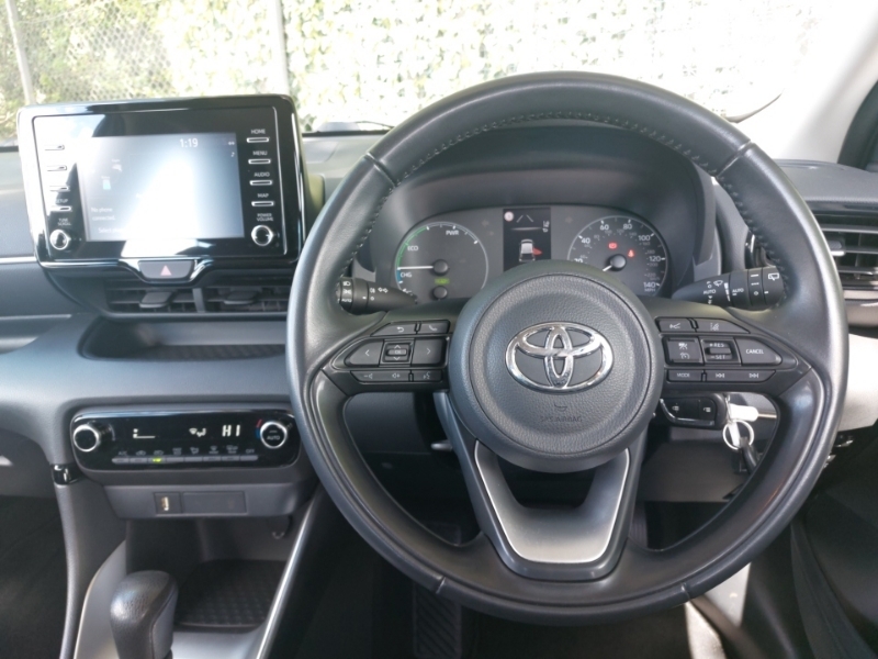 Toyota Yaris Excel White #8