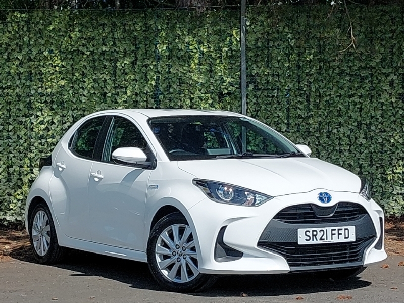Toyota Yaris Excel White #1