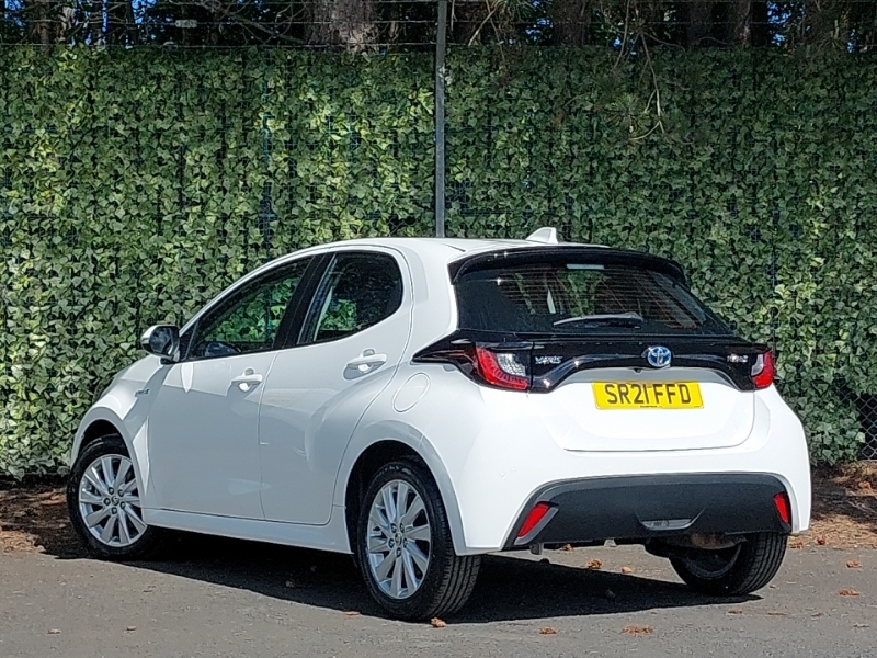 Toyota Yaris Excel White #2