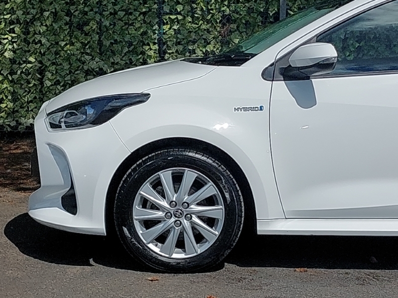 Toyota Yaris Excel White #19