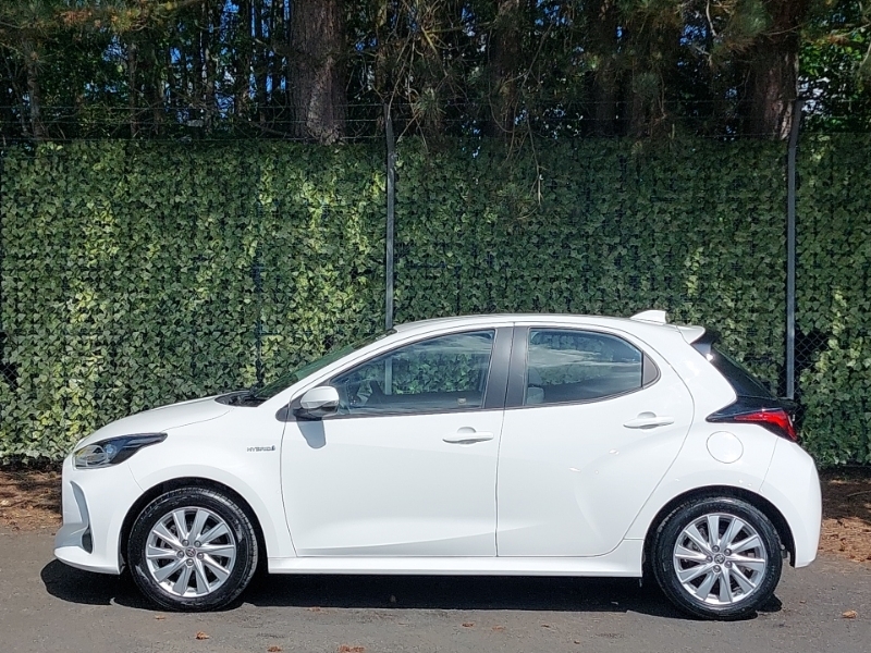 Toyota Yaris Excel White #4