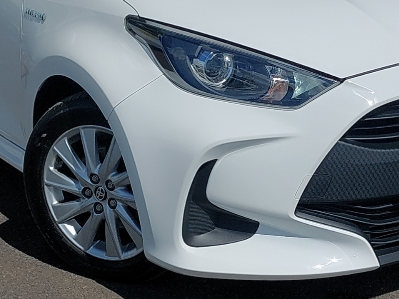 Toyota Yaris Excel White #20