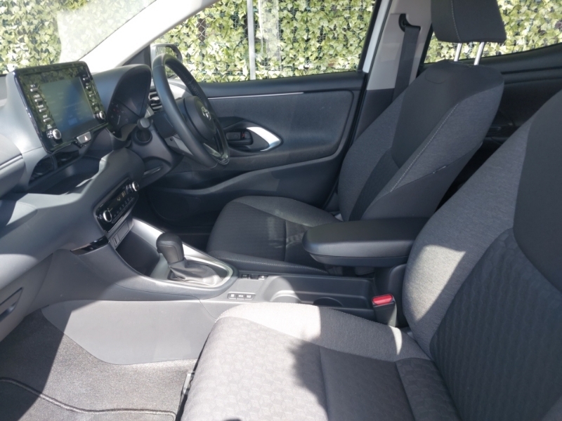Toyota Yaris Excel White #5
