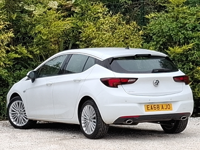 Vauxhall Astra 1.6T 16V 200 Elite Nav White #2