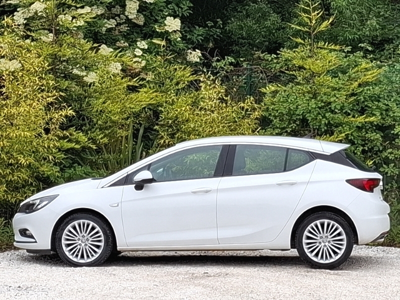 Vauxhall Astra 1.6T 16V 200 Elite Nav White #4