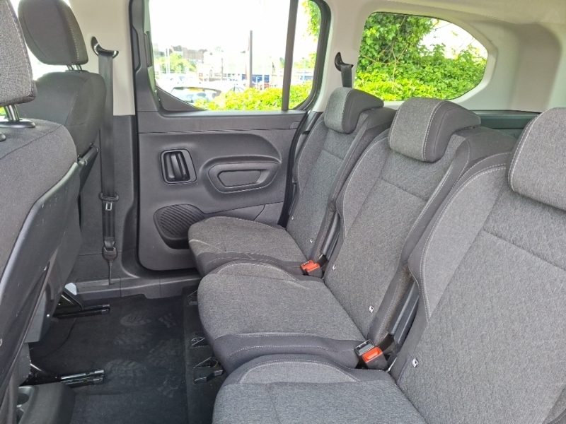 Vauxhall Combo-e Life 100Kw Ultimate XL 52Kwh Green #6