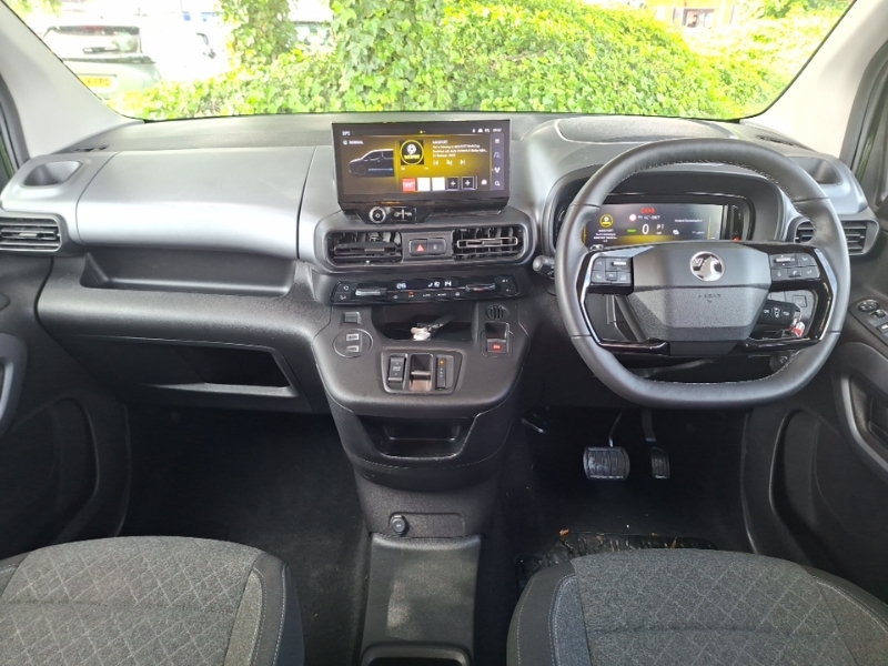 Vauxhall Combo-e Life 100Kw Ultimate XL 52Kwh Green #3