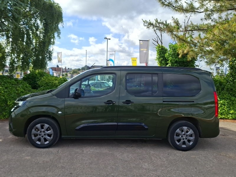 Vauxhall Combo-e Life 100Kw Ultimate XL 52Kwh Green #4