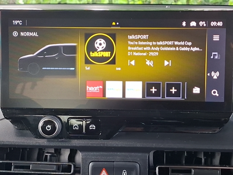 Vauxhall Combo-e Life 100Kw Design XL 52Kwh 7 Seat White #11
