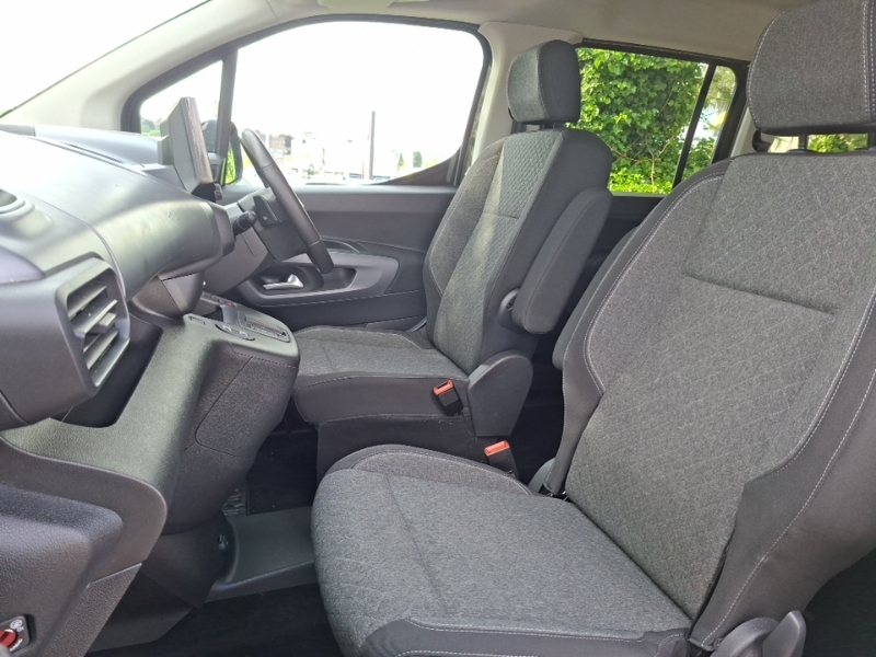 Vauxhall Combo-e Life 100Kw Ultimate XL 52Kwh Green #5