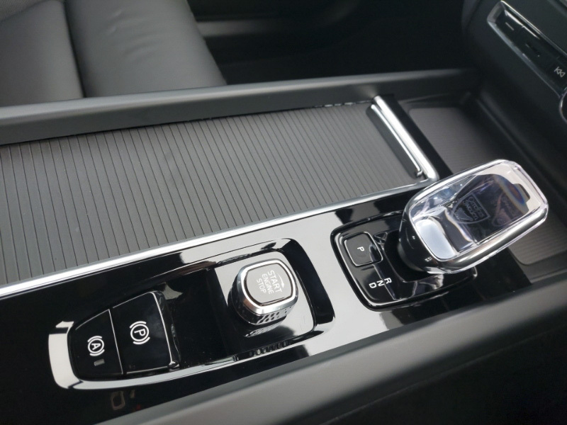 Volvo XC60 Plus, B5 Awd Mild Hybrid,dark360 Camera- Heated S Blue #16