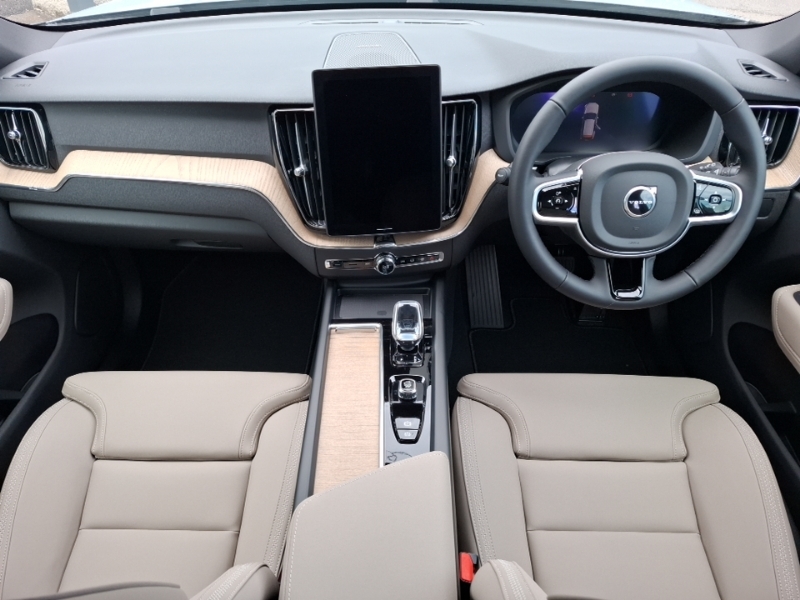 Volvo XC60 2.0 B5p Plus Dark Awd Geartronic Grey #3