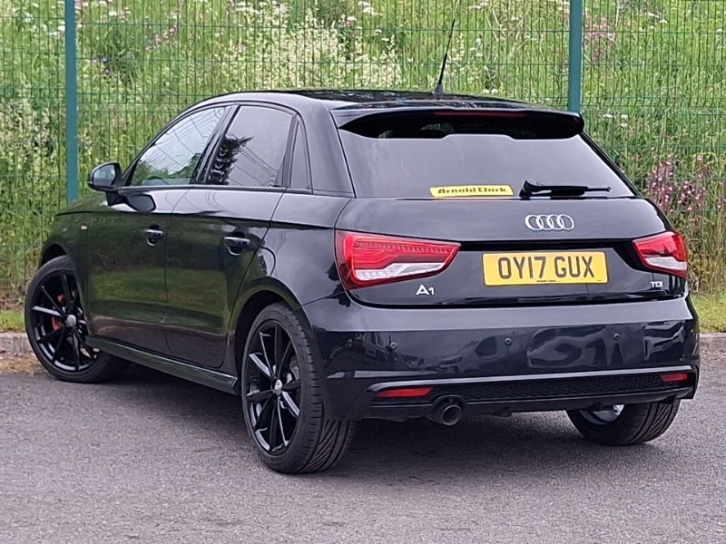 Audi A1 1.6 Tdi Black Edition S Tronic Black #2