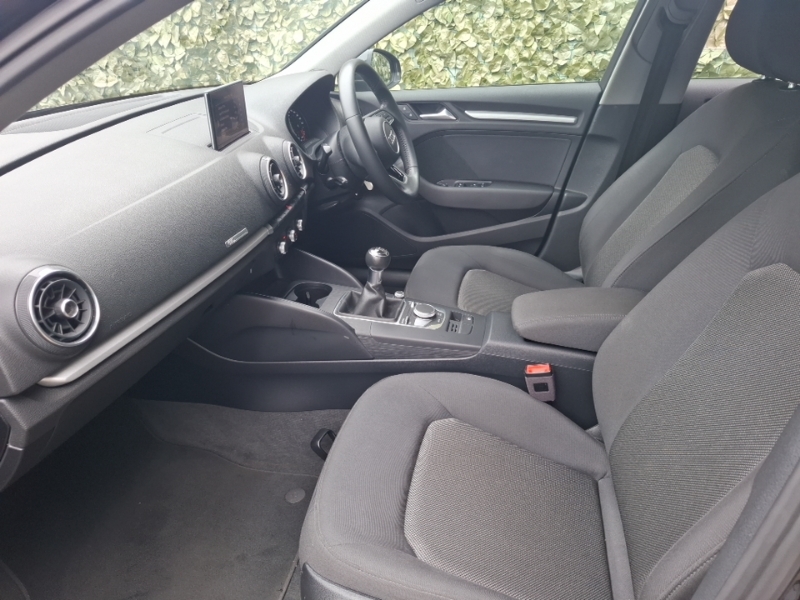 Audi A3 1.0 Tfsi Se Black #5