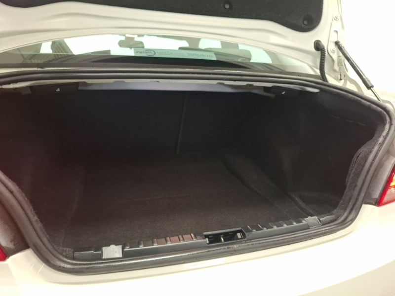 BMW 1 Series 2.0 118D Exclusive White #18