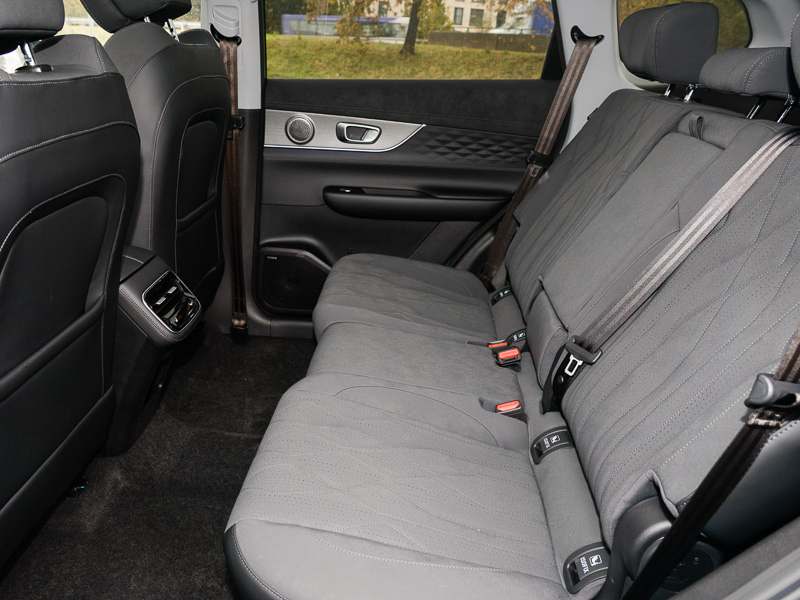 Byd Seal U 1.5 Dm-i Comfort Black #6