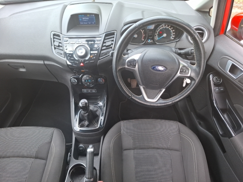 Ford Fiesta 1.0 Zetec 99 Silver #8