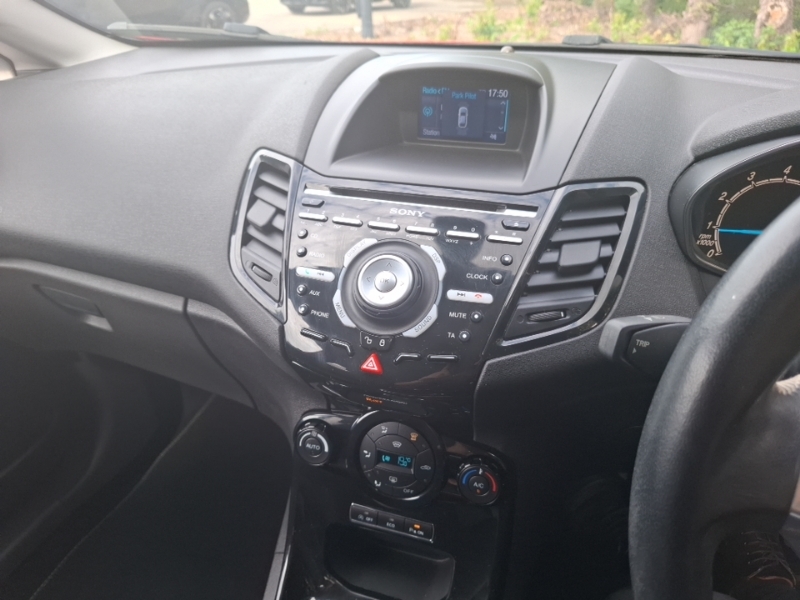 Ford Fiesta 1.0 Zetec 99 Silver #10