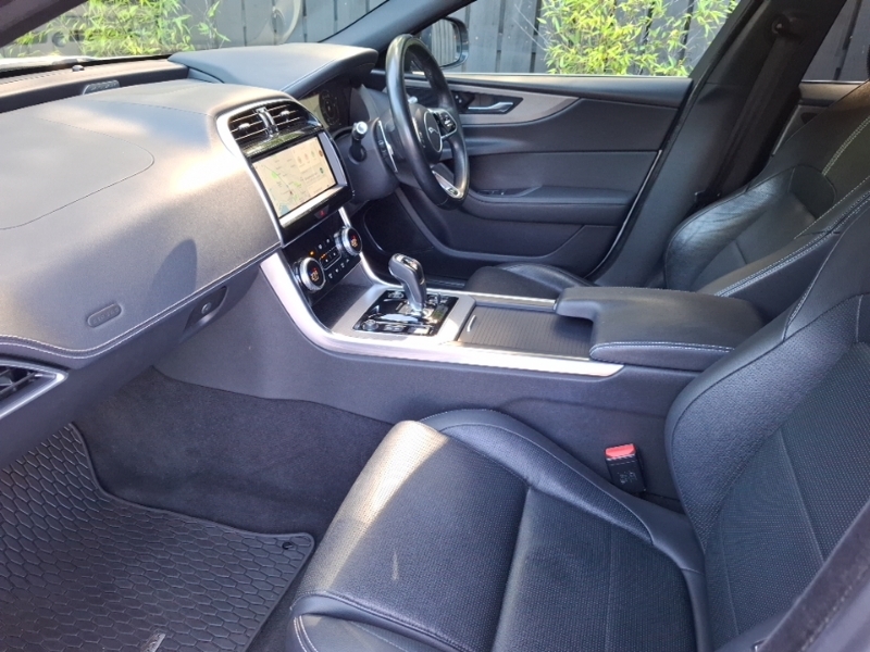 Jaguar XE 2.0 D200 R-dynamic Se White #5