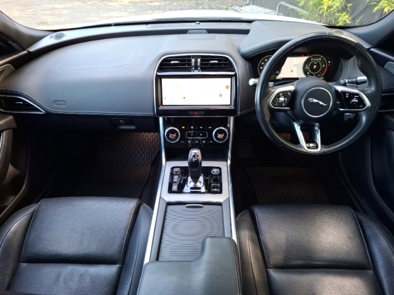 Jaguar XE 2.0 D200 R-dynamic Se White #3