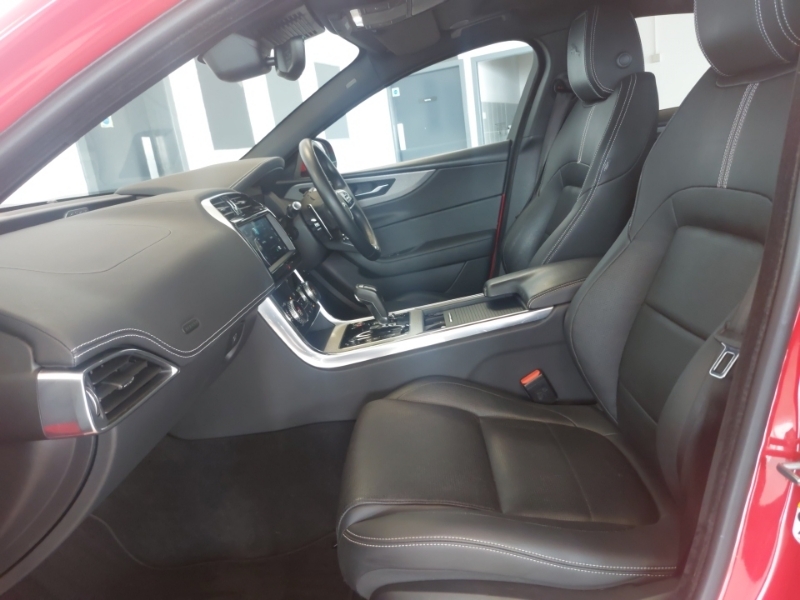 Jaguar XE Jaguar Xe 2.0 Xe R-dynamic Se D White #7