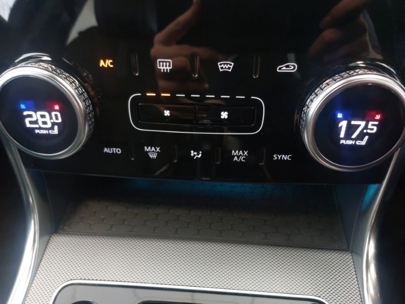 Jaguar XE Jaguar Xe 2.0 Xe R-dynamic Se D White #19