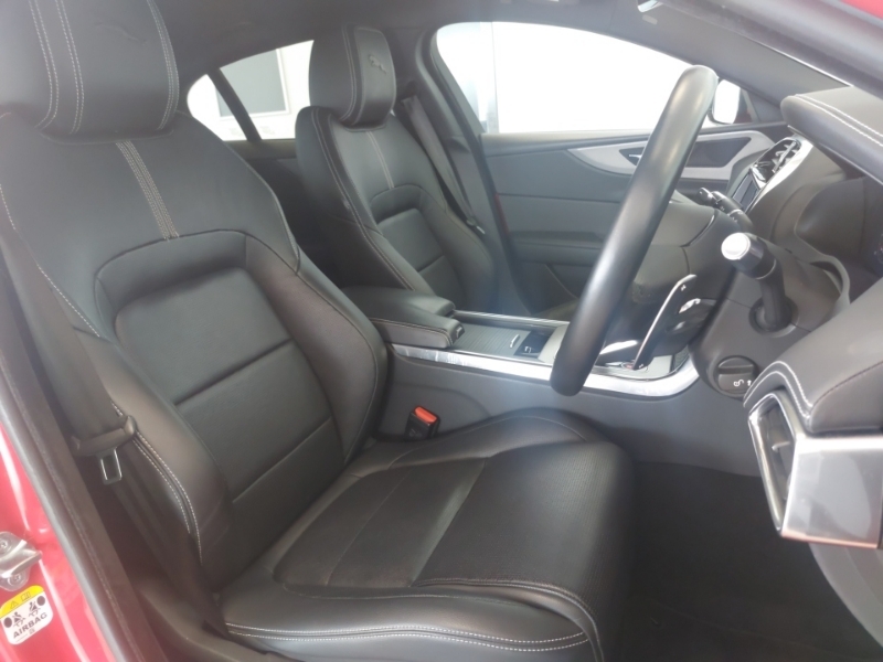 Jaguar XE Jaguar Xe 2.0 Xe R-dynamic Se D White #11