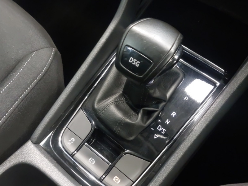 Skoda Karoq Suv 1.6 Black #15
