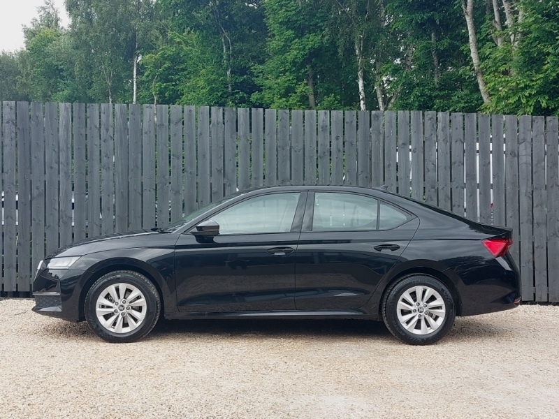 Skoda Octavia 1.5 Tsi Se Technology Black #4