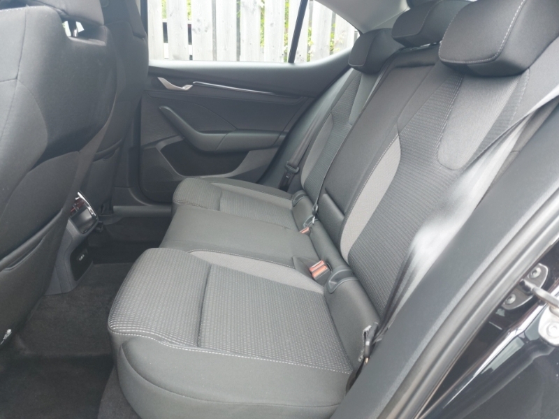 Skoda Octavia 1.5 Tsi Se Technology Black #6