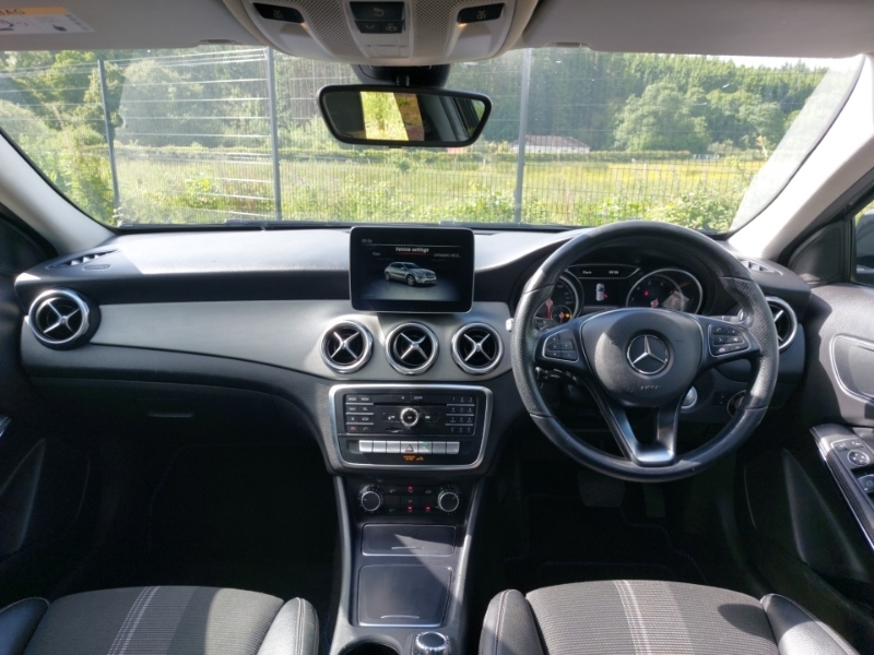 Mercedes-Benz GLA Class Gla 180 Urban Edition Black #3