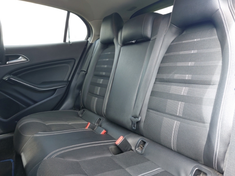 Mercedes-Benz GLA Class Gla 180 Urban Edition Black #6
