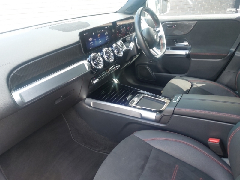 Mercedes-Benz GLB Class Glb 200 Amg Line Executive 7G-tronic White #5