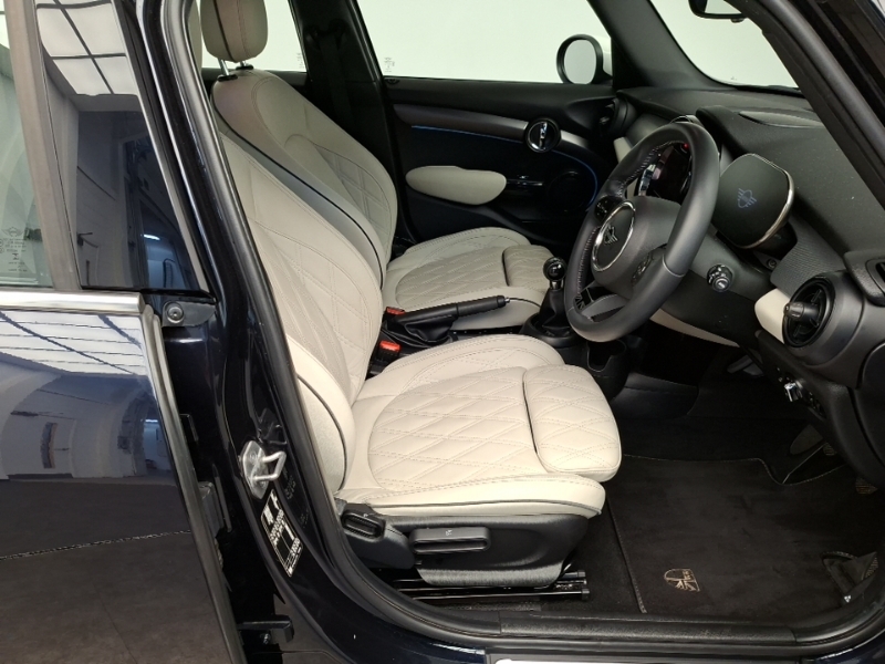 Mini Hatch 1.5 Cooper Exclusive Black #6