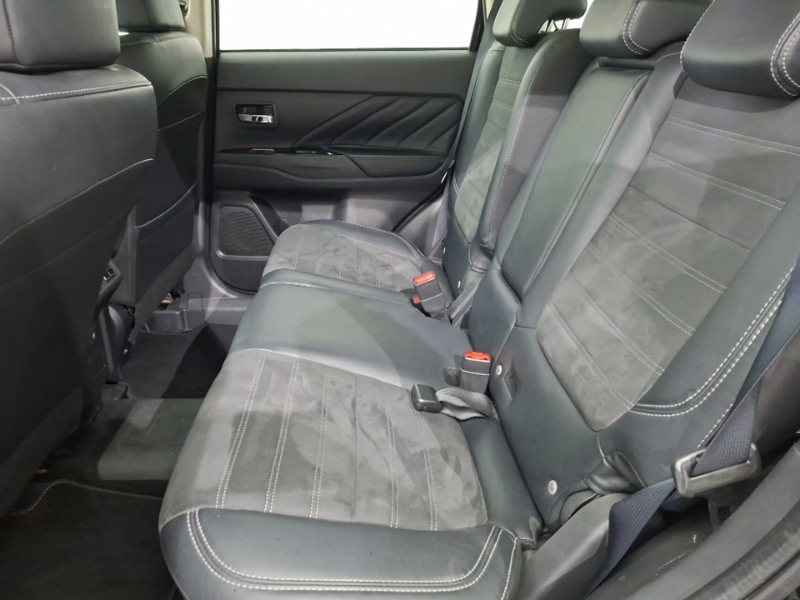 Mitsubishi Outlander 2.4 Phev Juro Black #6