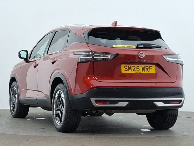 Nissan Qashqai 1.3 Dig-t Mh N-connecta Glass Roof Red #2